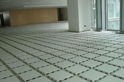 塑料地板與實(shí)木地板 優(yōu)缺點(diǎn)對(duì)比與保養(yǎng)指南