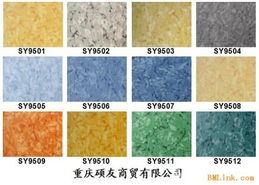 地面裝飾雙雄 塑膠地板與實(shí)木地板的全面解析與選擇指南